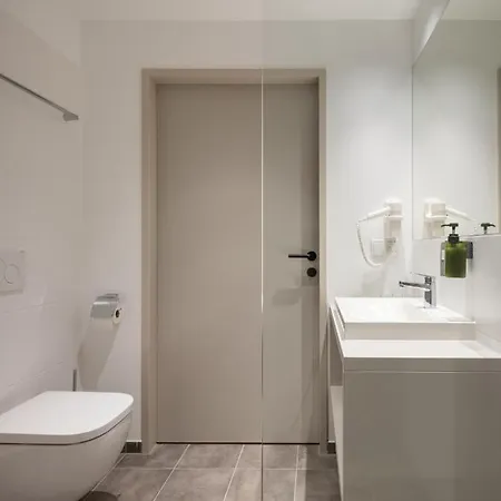 At - Late Arrival Self Check In Hotel *