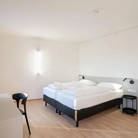 At - Late Arrival Self Check In * غراتس