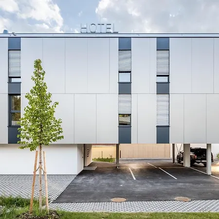 At - Late Arrival Self Check In فندق