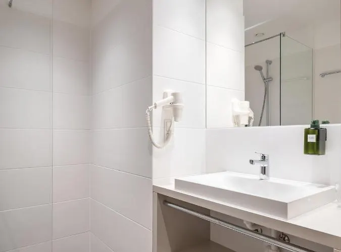 At - Late Arrival Self Check In غراتس