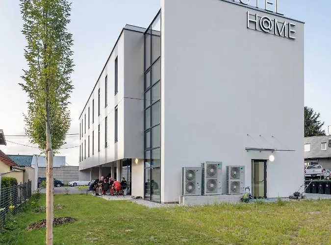 At - Late Arrival Self Check In Готель Грац